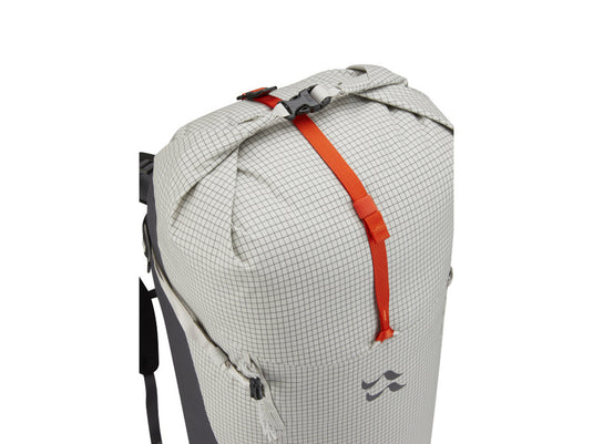 Ultraleichter und extrem robuster Bergsteigerrucksack pro Fels-, Mixed- und Eisklettern. Spectra®-Kosmische Fasern und Metallschnallen verhindern Fehler.