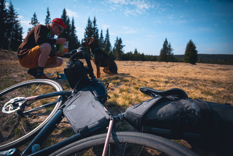 Laden Sie das Bild in Galerie -Viewer, Fahrradtasche Acepac Zip Frame Bag M schwarz
