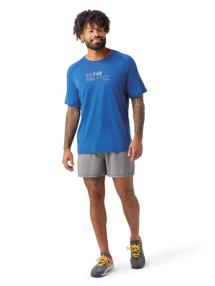 Laden Sie das Bild in Galerie -Viewer, Herren-Merino-T-Shirt SmartWool M Active UL Graphic SS Tee Blueberry Hill
